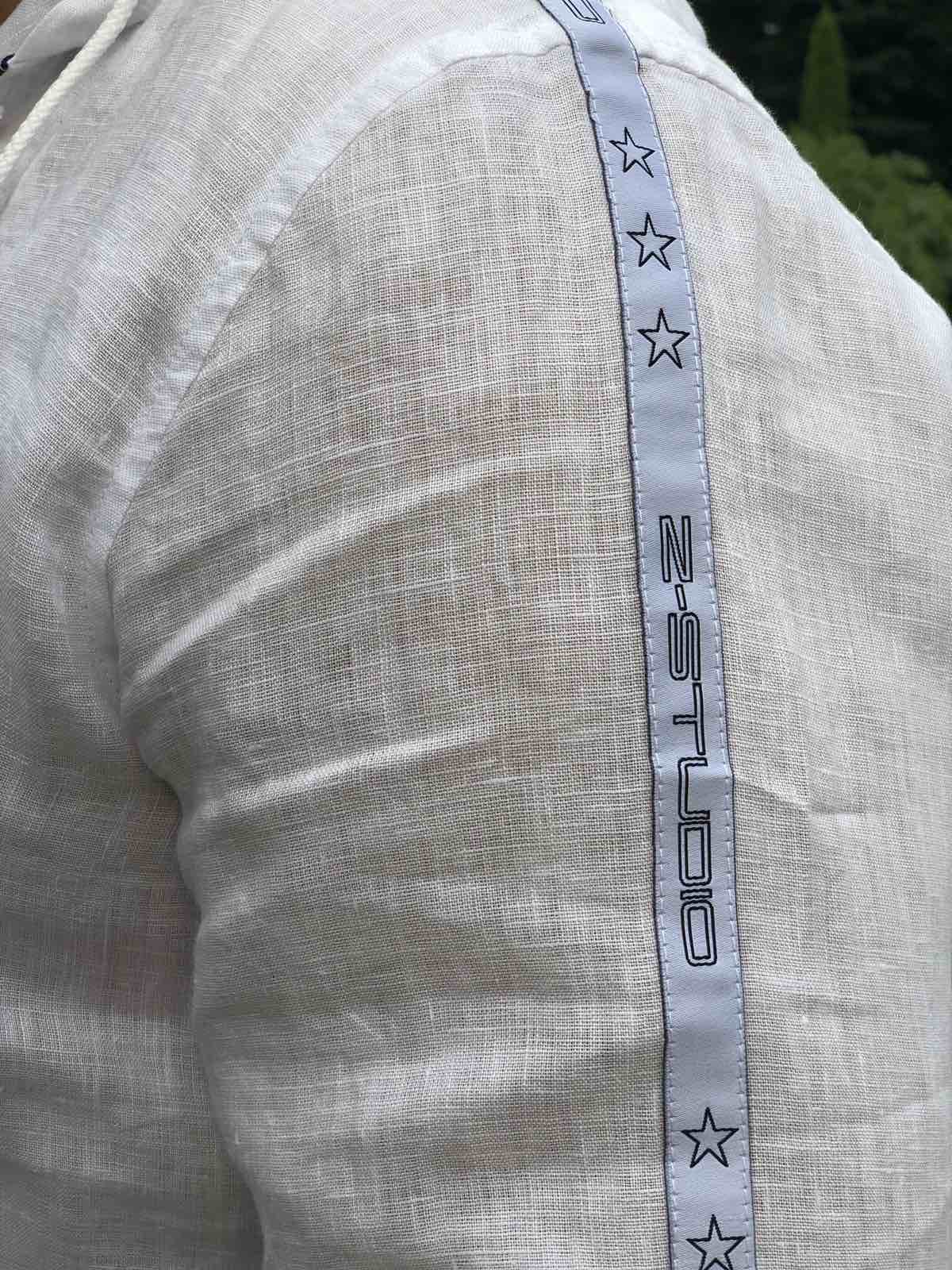 Natural linen shirt with hood and stripes on the sleeves